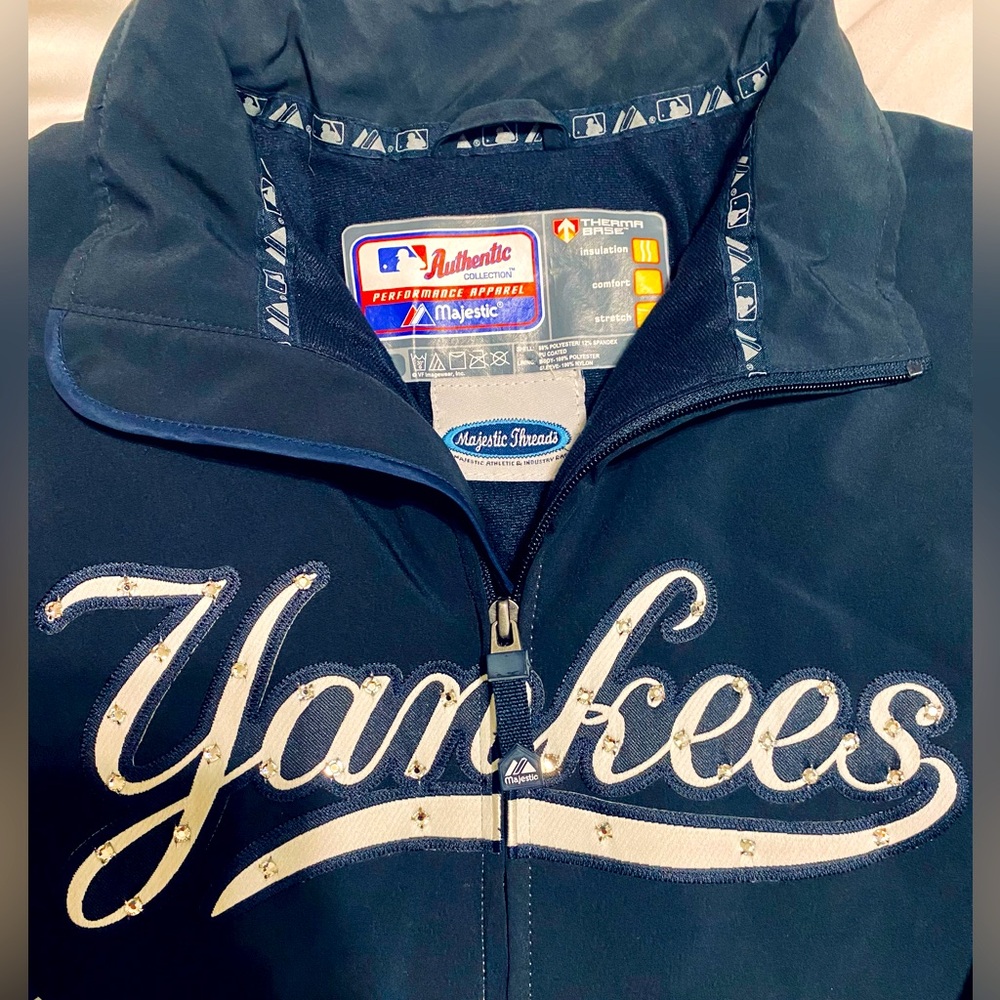 Women’s size M navy authentic collection Yankees jacket